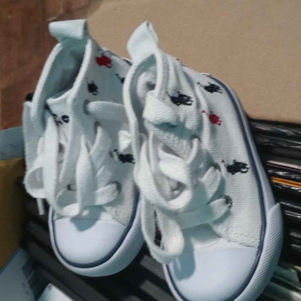 Baby sneakers 4c no box